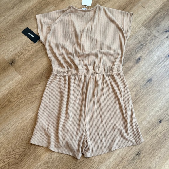 NWT OLIVIA GREY Tan Ribbed Wrap Front Romper Pockets Women's Size Medium - Picture 6 of 6